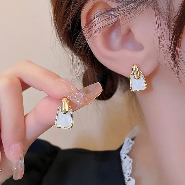 Nouveau classique alliage de cuivre zirconium diamant métal cerceau boucles d'oreilles pour les femmes mode coréen bijoux tempérament fille porter des boucles d'oreilles